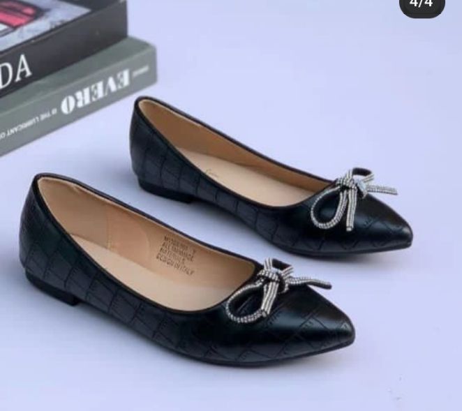 Unique Leather Flat  Shoe - Black