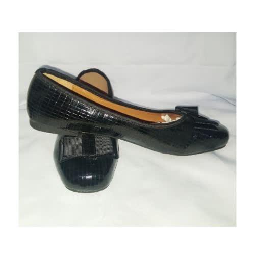 Croc Patterned Leather Flat Shoe With Bold Bow-black