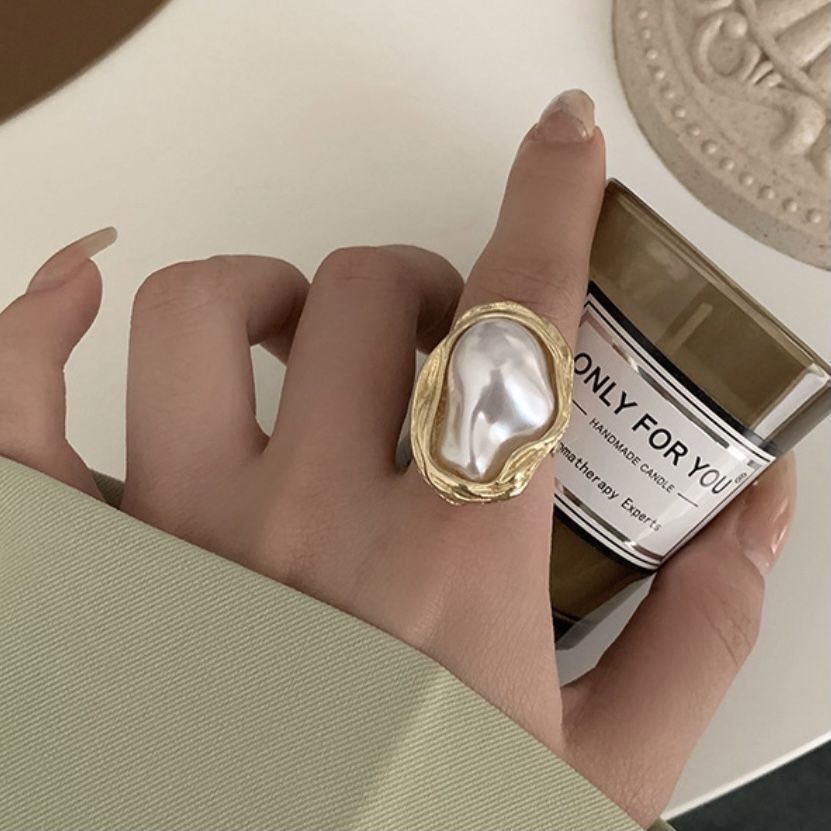 Irregular Border Pearl Statement Ring