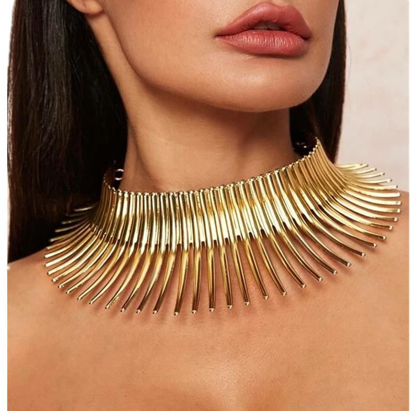 Exaggerated Metal Collar Choker Blossom Necklace Female Clavicle Chain Neck Ring Neck Chain