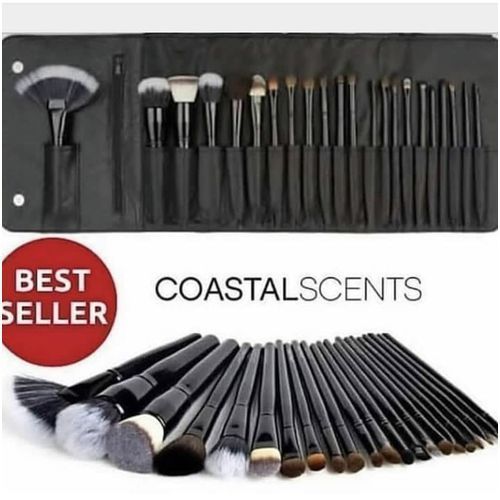 22 PIECE BRUSH SET BLACK.