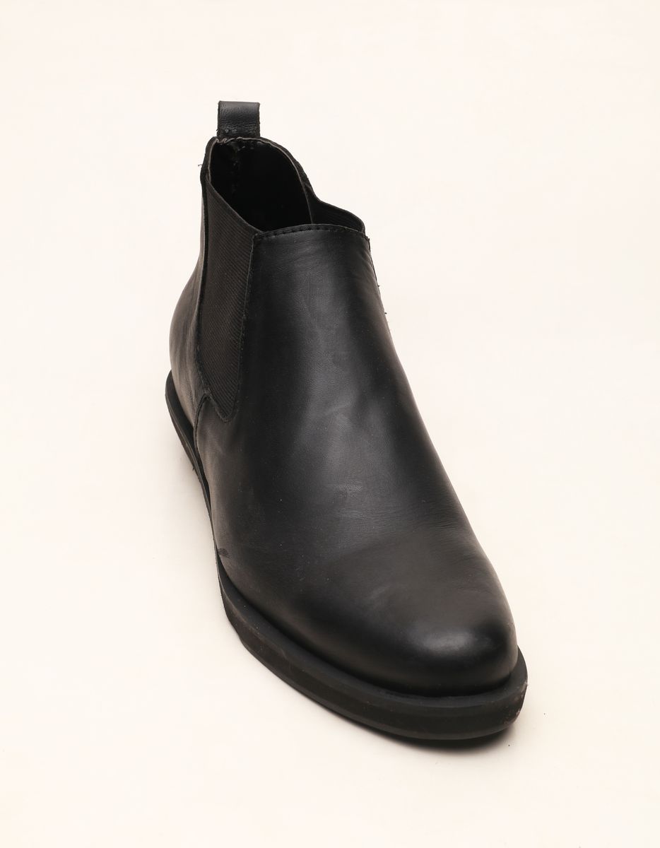 Black Leather Tag Chelsea Boots