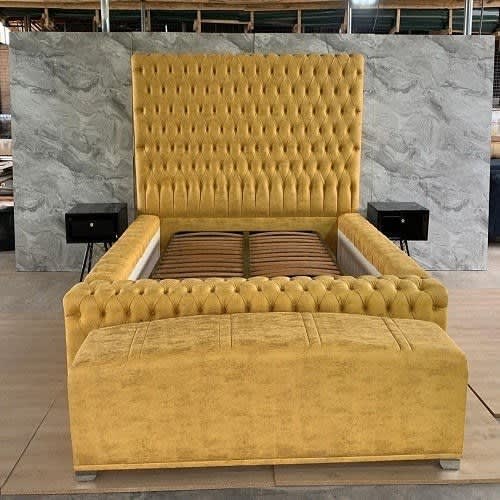 Turfted Upholstered Bed With 2 Bedside & Ottoman - 6x6ft