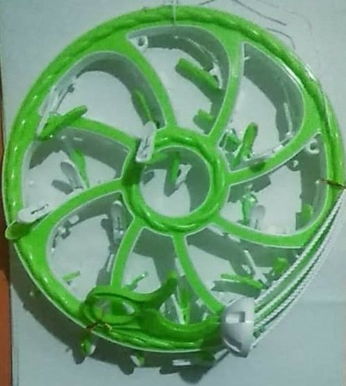 1 Multi Purpose Quaity Cloth Hanger X24 Clips+Free Detergent