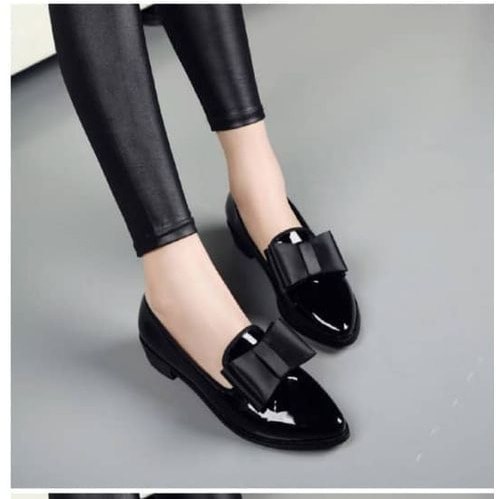 Ladies Flat Shoe -glossy Black