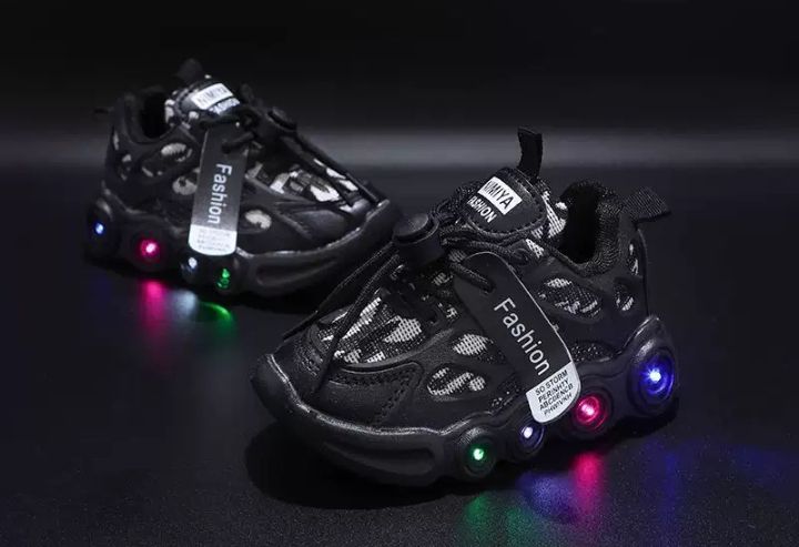 Boys/Girls Fashion Light Up Sneakers - Black