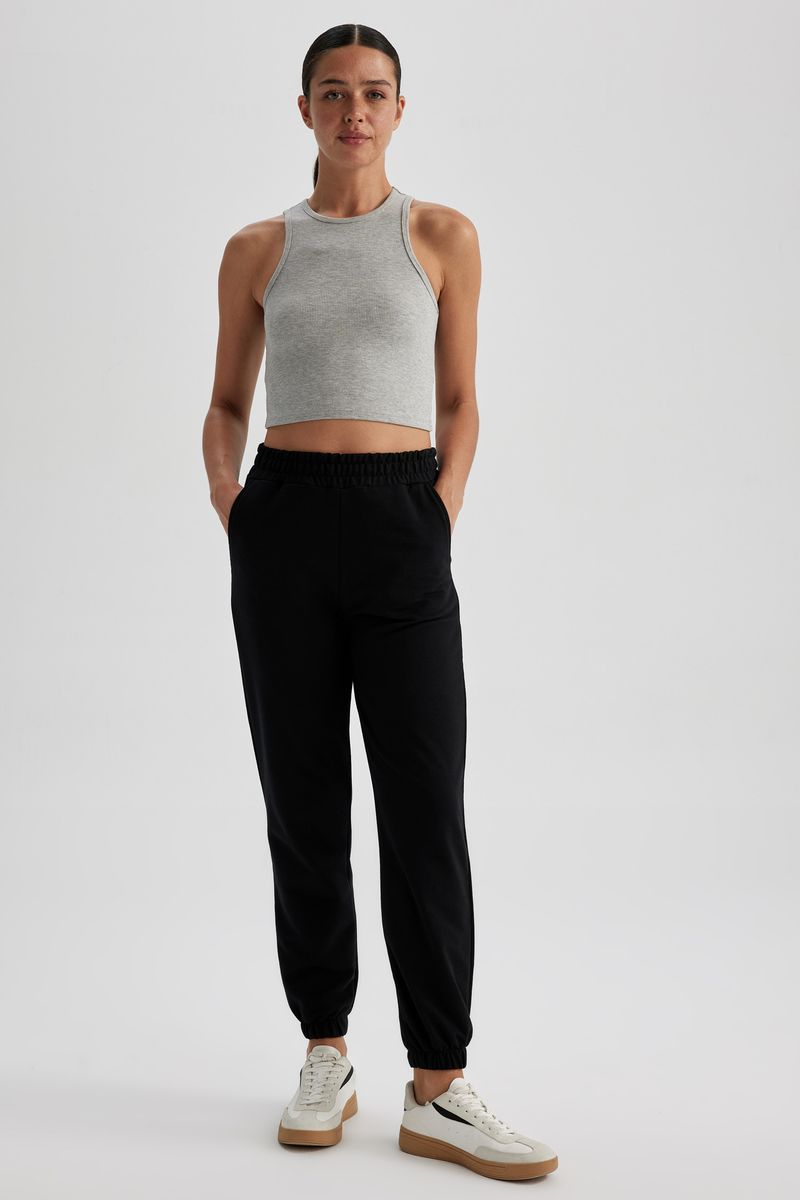 Woman Jogger Fit Knitted Trousers - Black