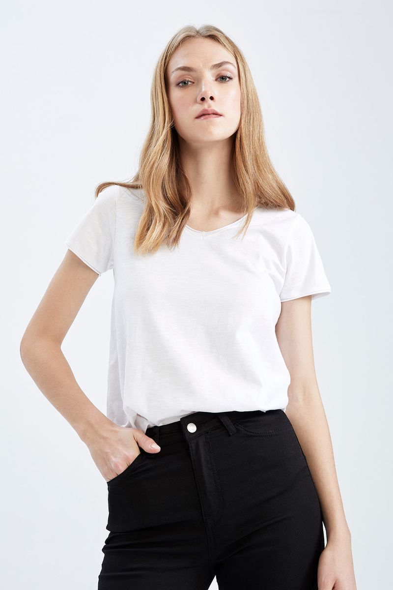 Woman Core Regular Fit V Neck Knitted Short Sleeve T-Shirt - White