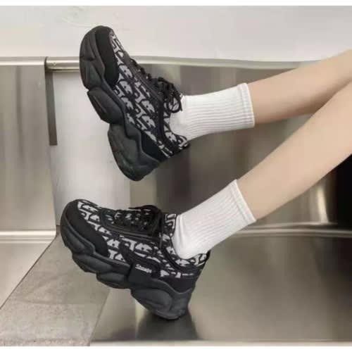 Ladies Thick Sole Sneakers -Black