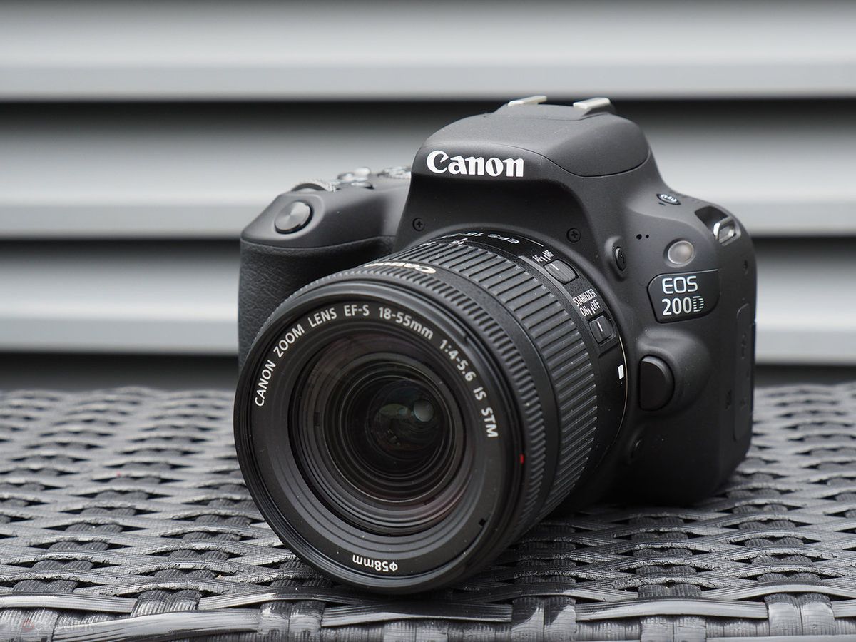EOS 200D DSLR Camera With 18-55mm Lens
