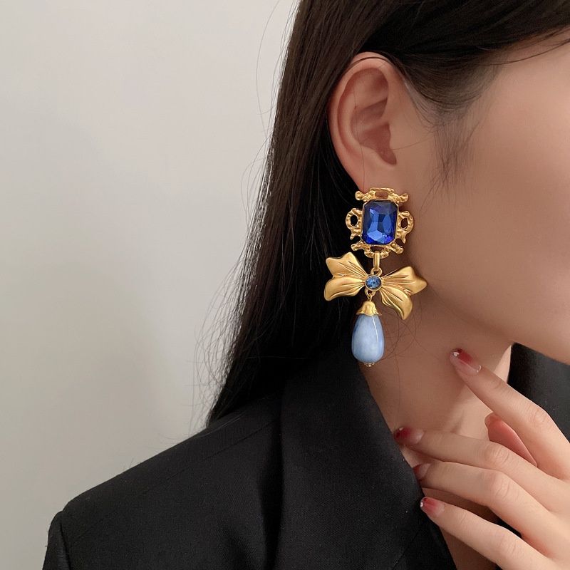 Kq Earrings With Square Bow Inlaid With Diamond