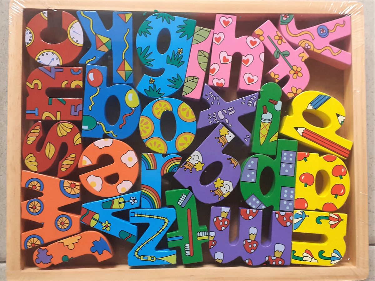 Wooden Movable Alphabet Letters With Pictures Printed On Each With Box Preschool Spelling Learning Materials