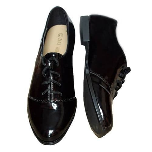 Unique Ladies Flat Shoe - Black