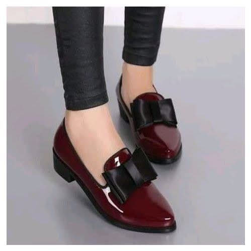 Ladies Flat Shoe -glossy Red