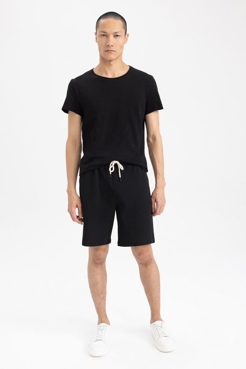 Man Slim Fit Knitted Knitted Short - Black