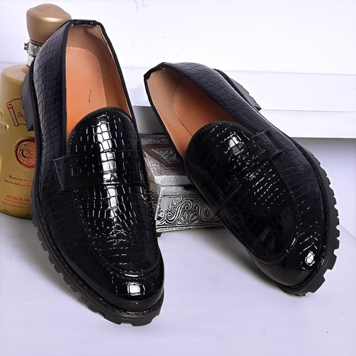 NEW CRACK HIGH HEEL DESIGNER SHOE BLACK