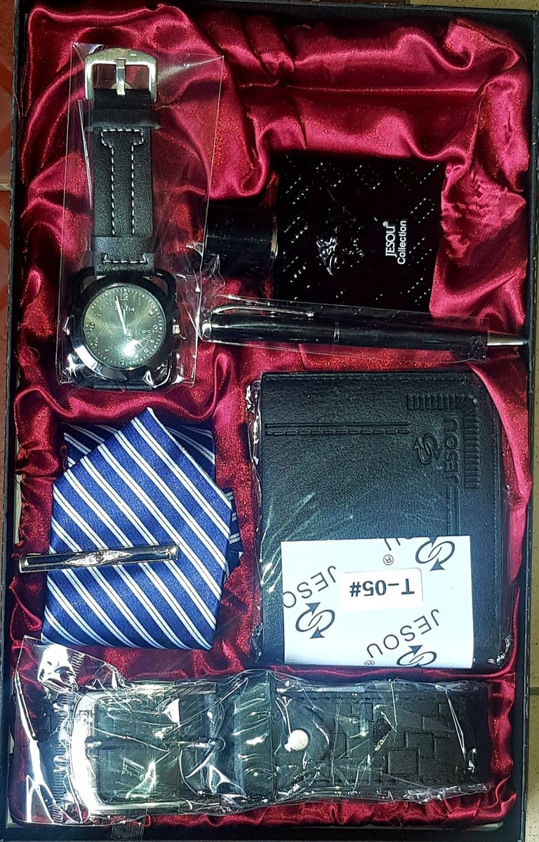 Men's Wrist Watch With Gift Set