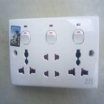 Electric 13a 3-gang Switched Socket 4 Way.
