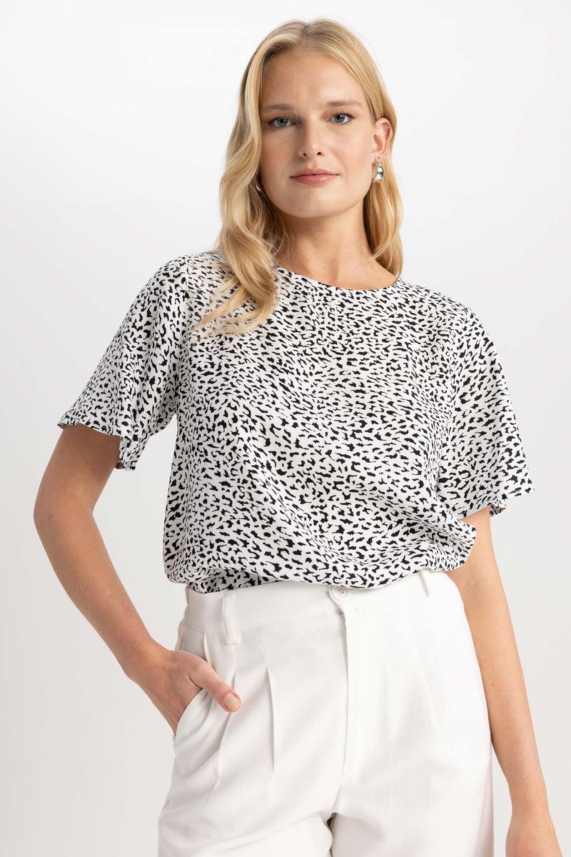 Woman Regular Fit Round Collar Woven Short Sleeve Blouse - White