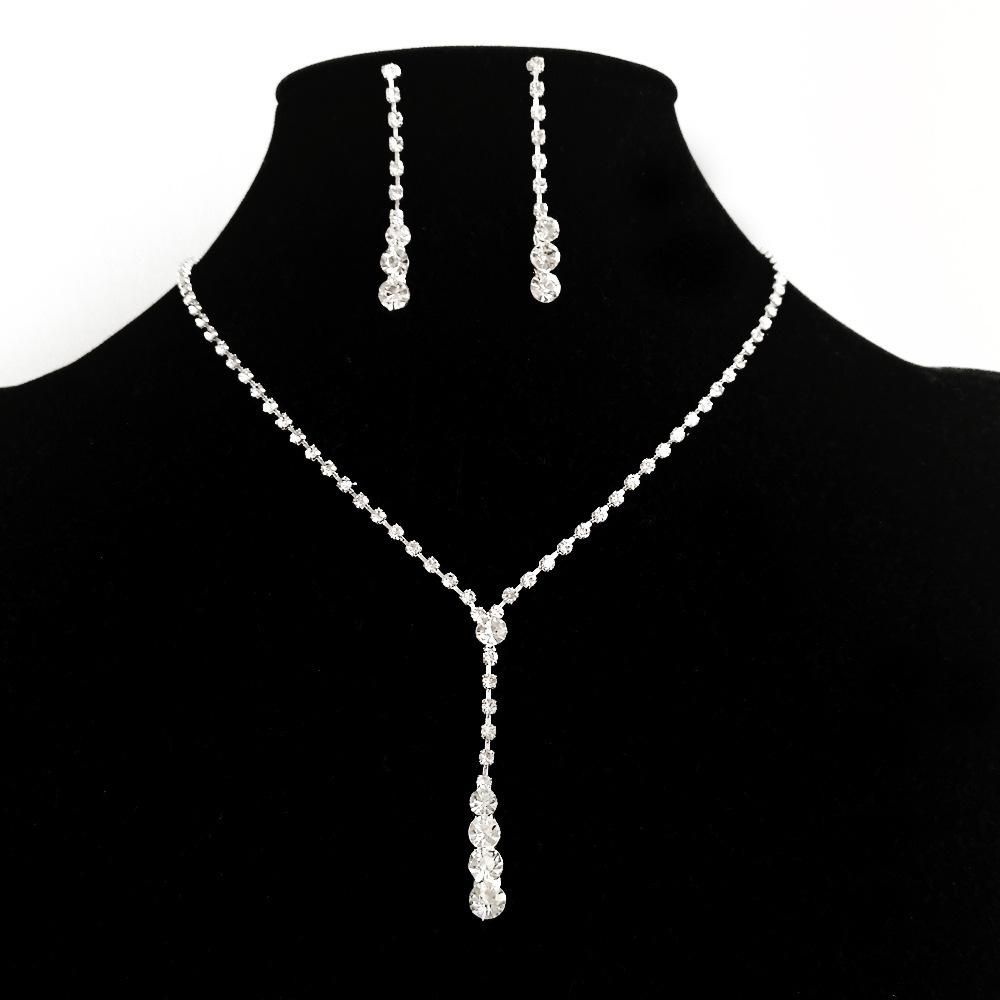 Diamond necklace and earrings set make you the most beautiful bride