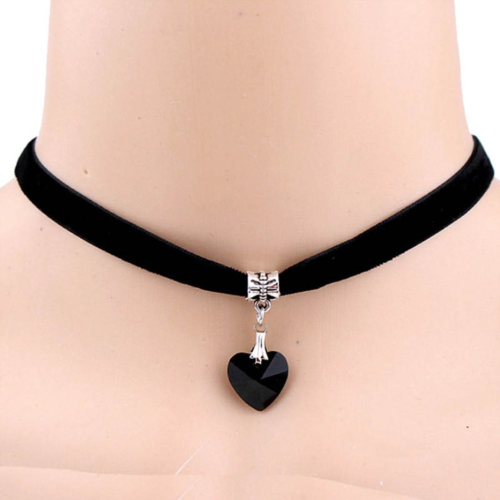 Women Gothic Heart Rhinestone Pendant Velvet Choker-Black