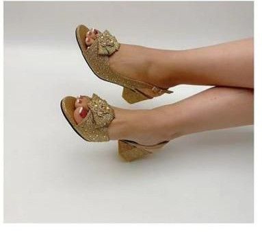 Beautiful Ladies Gorgeous Sandals-Gold
