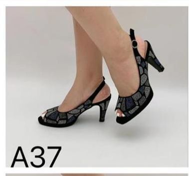 New Gorgeous Ladies Sandals-Black