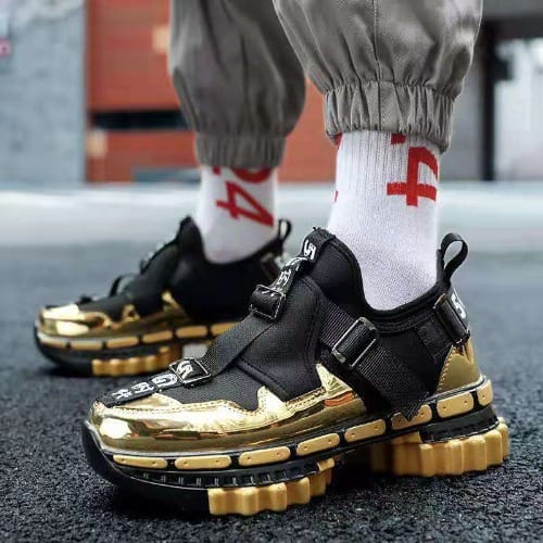 Smart Sneaker - Black & Gold