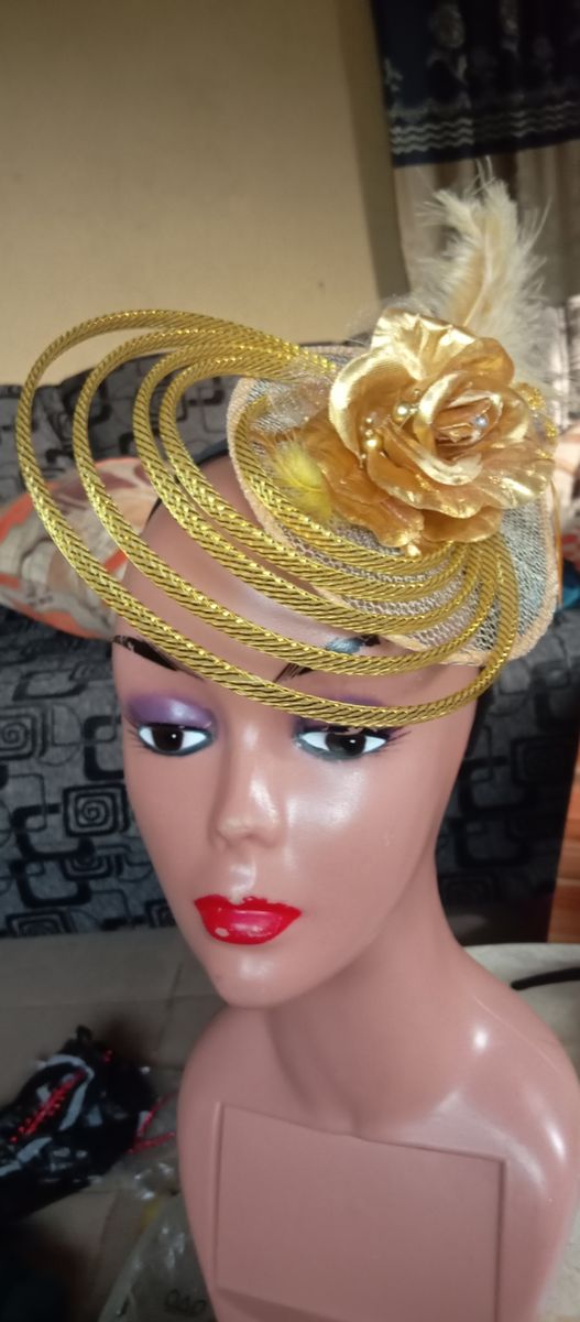 Ladies Fascinator - Gold