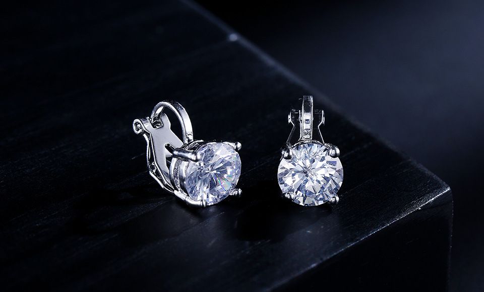 Round Crystal Fake Piercing Clip