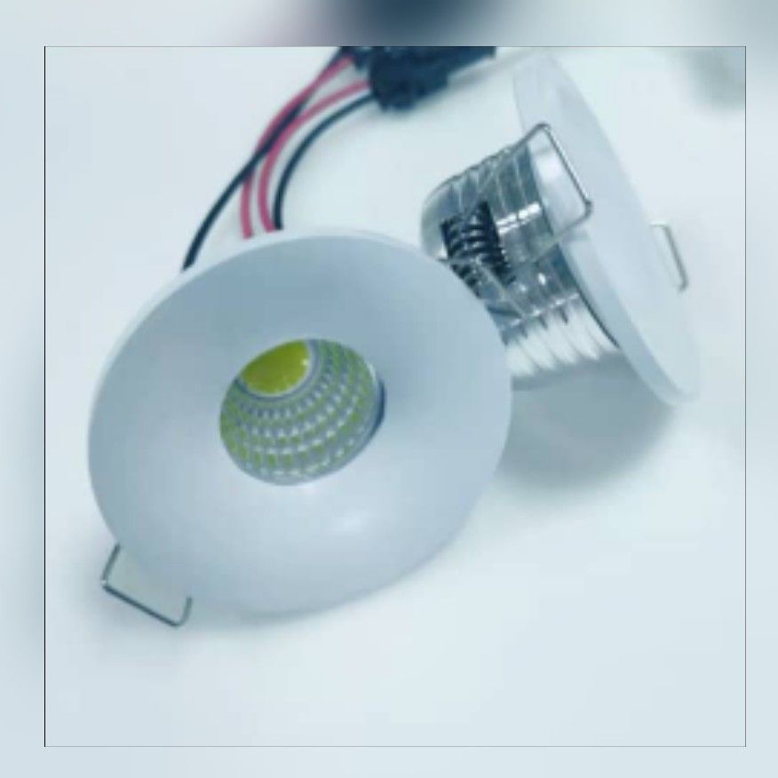 2pcs 5W TV SPOTLIGHT.