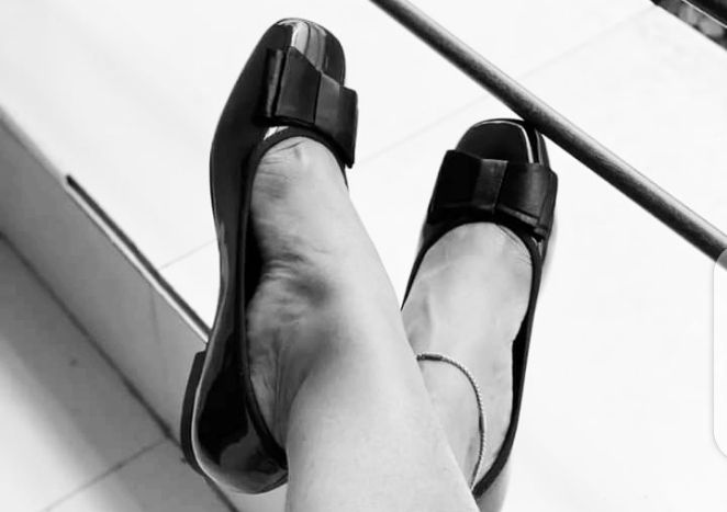 Ladies Flat Shoe -Glossy Black