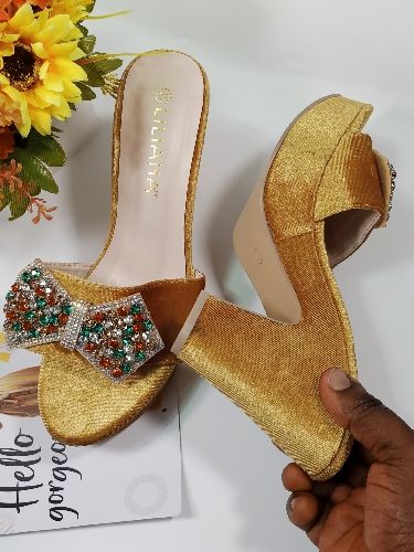 Ladies Trendy Heel Slippers