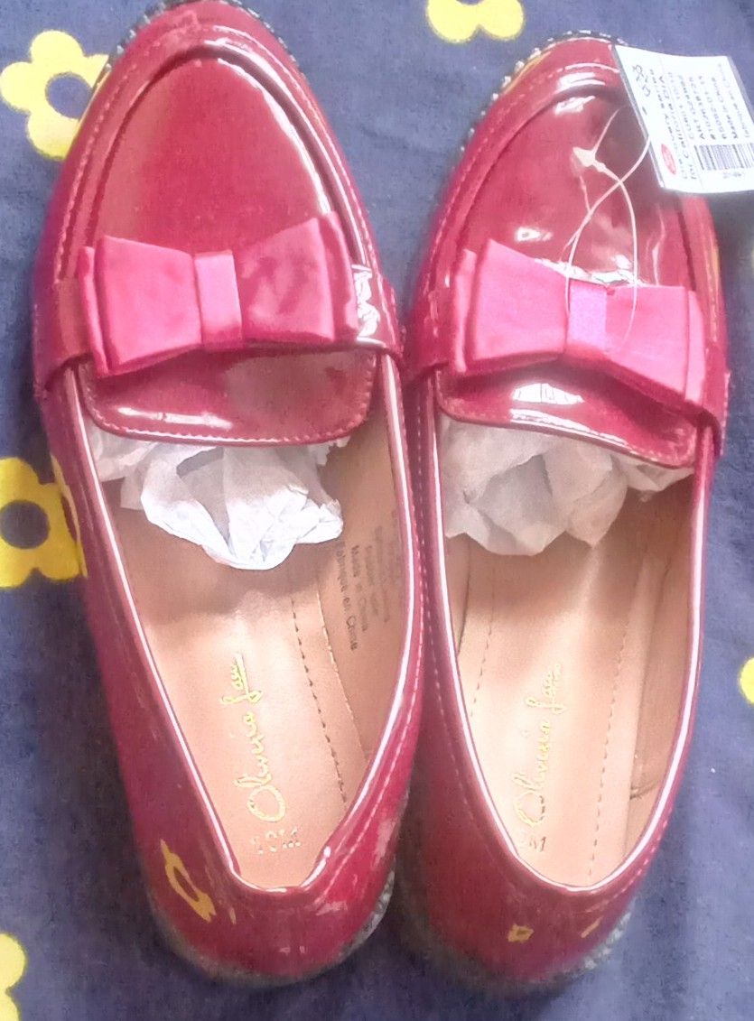 Ladies Flat Shoe -Glossy Red