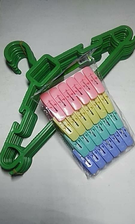 12 Quality Plastic Hanger +Free 24 PEGS 