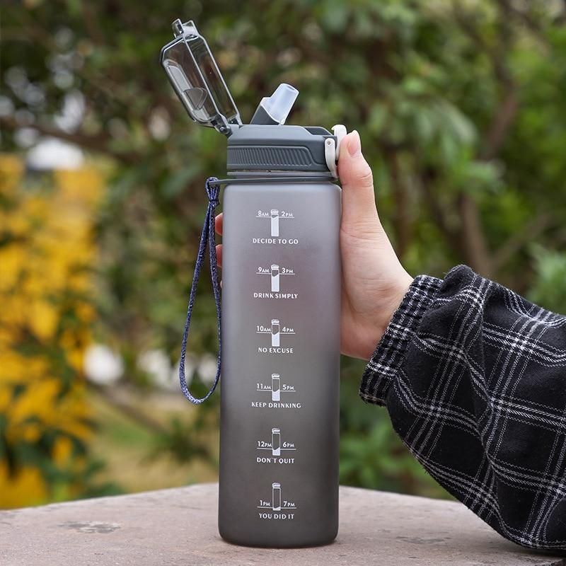 1/2L Large Capacity Sports Water Bottle Portable Straw Plastic Water Cup Outdoor Sports Fitness Travel Leakproof Water Bottle