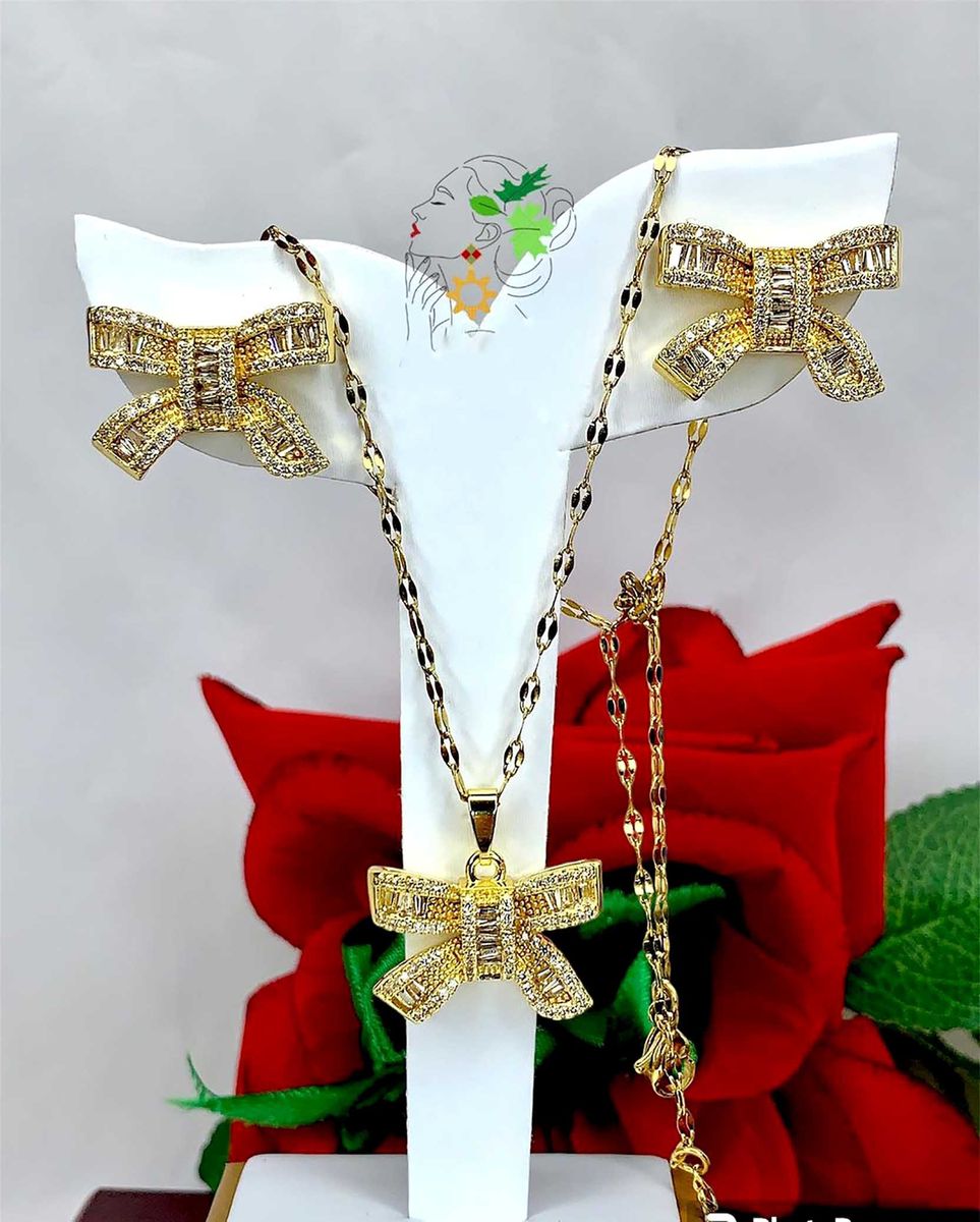 So Beautiful & Non Fading Women's Gold Necklace (USA)