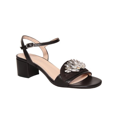 Low Heel Sandals With Crystal Accessories