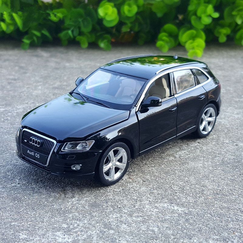 1:32 AUDI Q5 SUV  Car Model Diecasts & Toy Vehicle Metal Car Model Collection