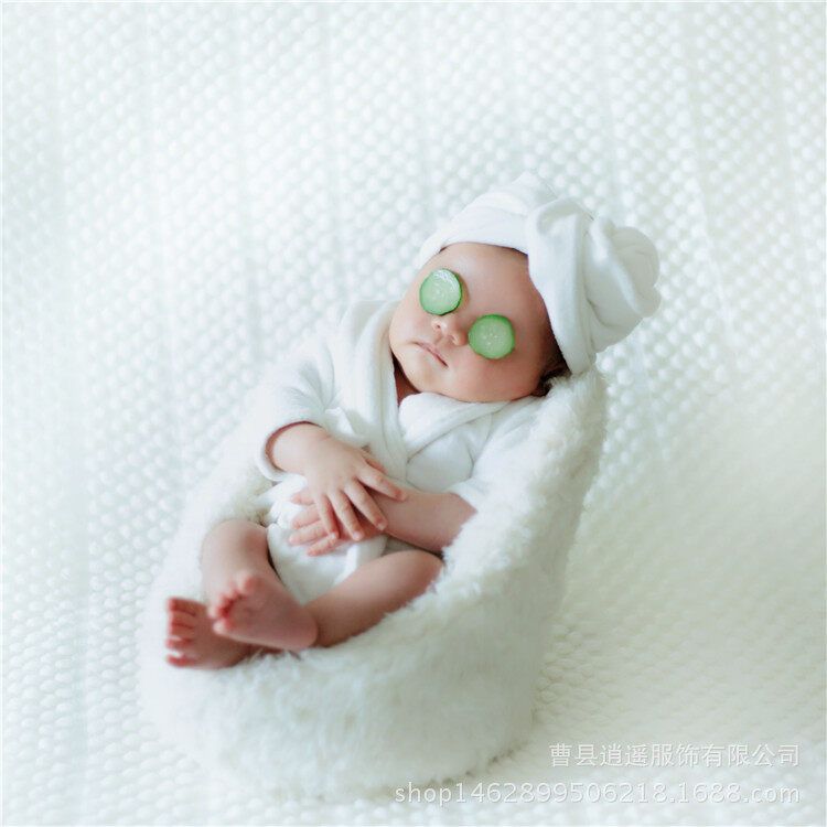 2 Funny Studio Shooting Accessories Photography Newborn Baby Bathrobe White Flannel Baby Shooting Clothes Newborn Photography Props White {hundred Days (including Cucumber Slices)}