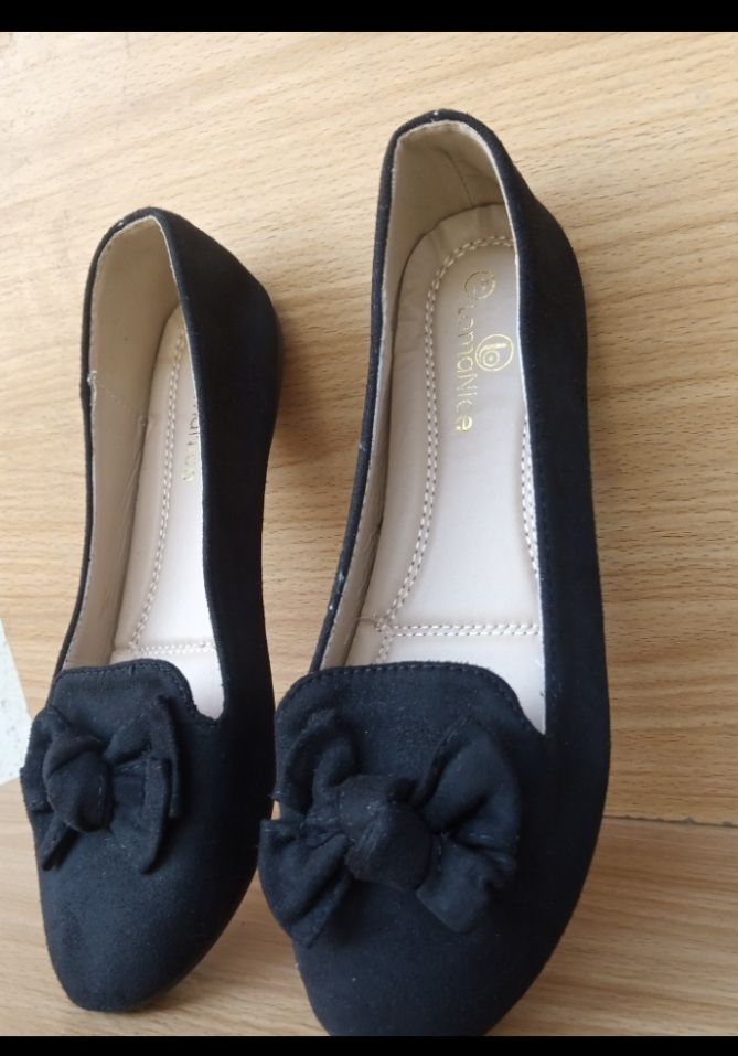 Ladies Round Toe Flat Shoe - Black