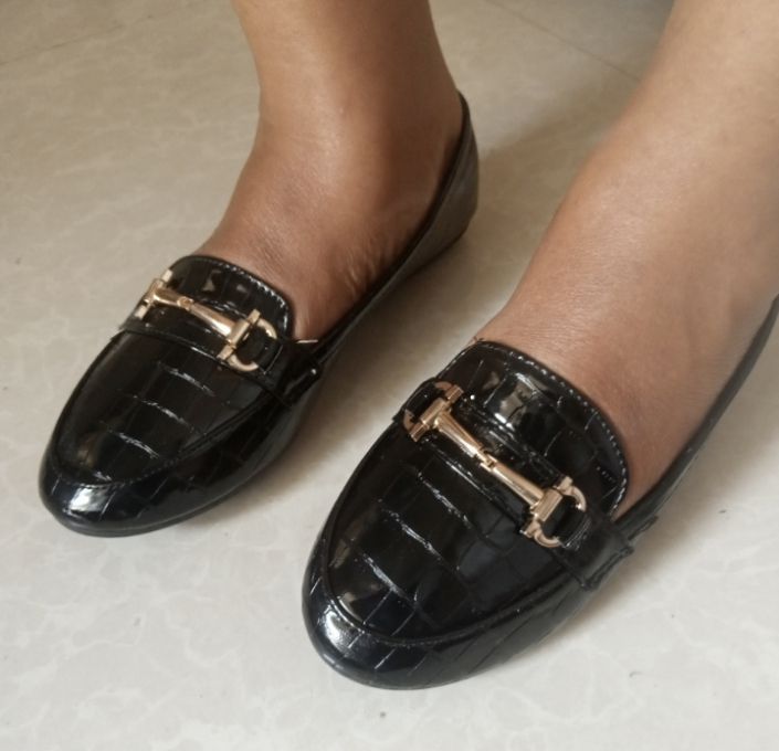 Unique Ladies Flat Shoes - Black