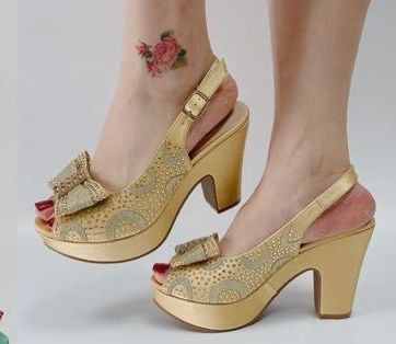 Trendy Ladies Gorgeous Wedge Sandals-Gold