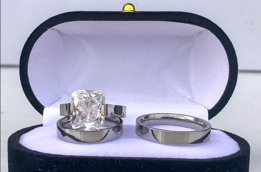 18 Karat Premium Silver Wedding Ring Set G63