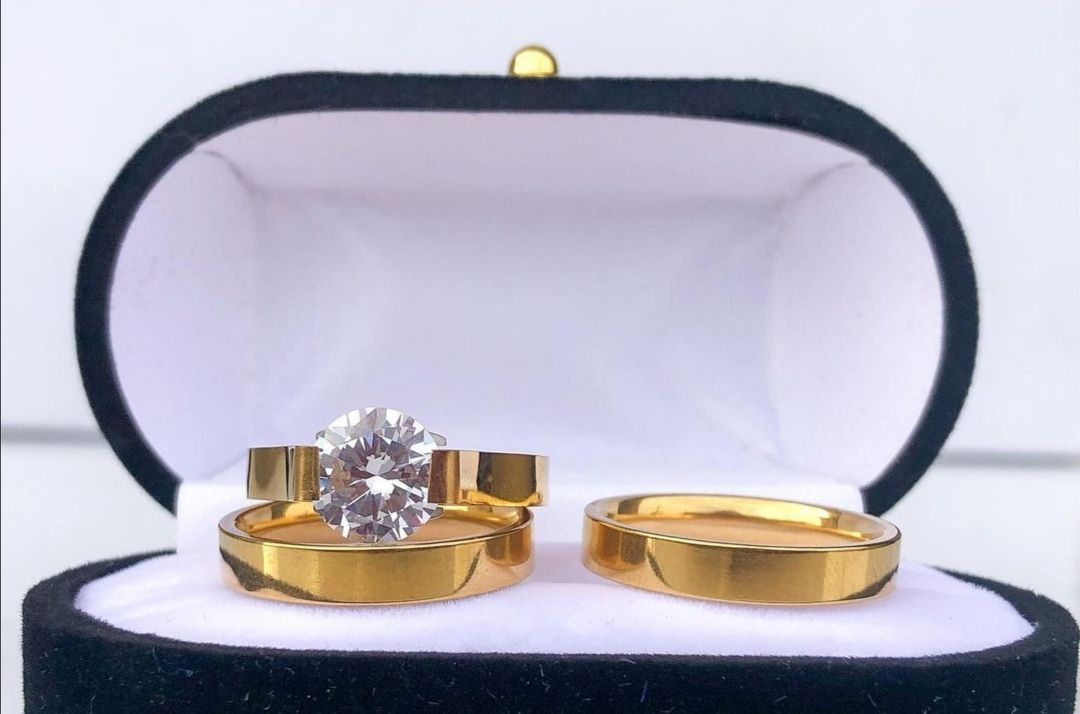 18 Karat Gold Plated Wedding Ring Set