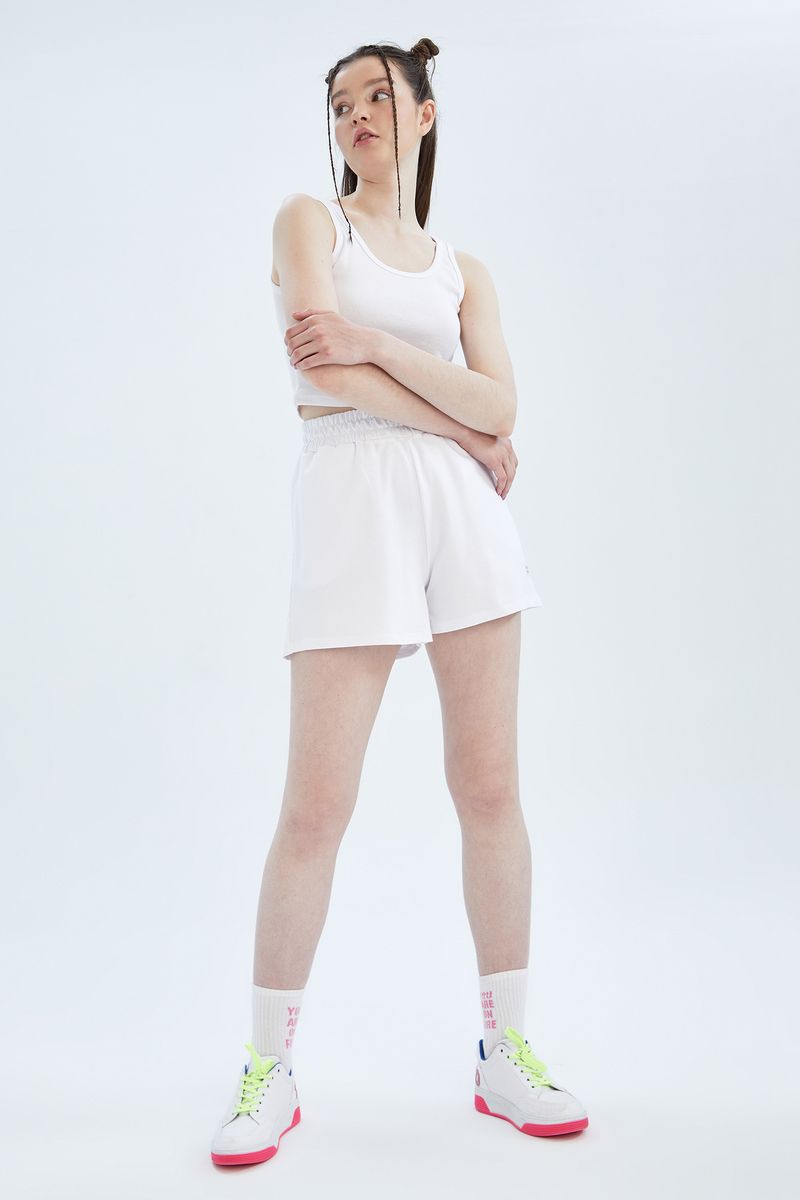 Woman SLIM FIT Knitted Short - White
