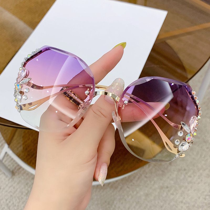 Classic Female Fashion Sunglasses.
