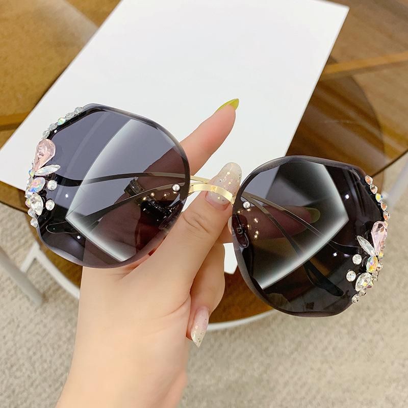 Classic Female Fashion Sunglasses.