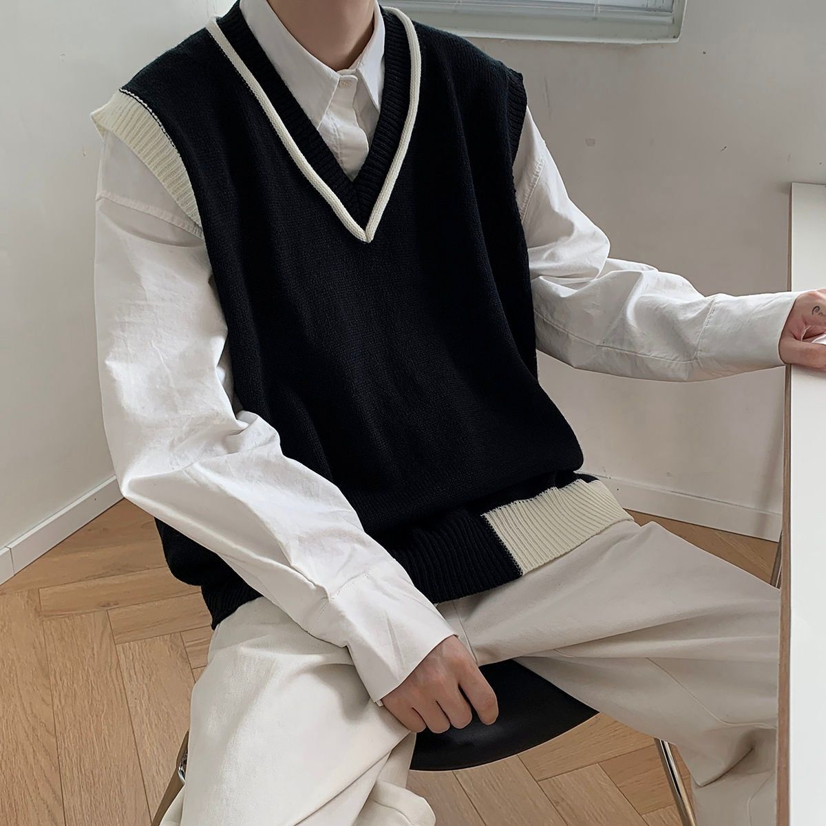 Mens Clothing Spring Fresh Color Matching V-neck Knitted Vest College-Black