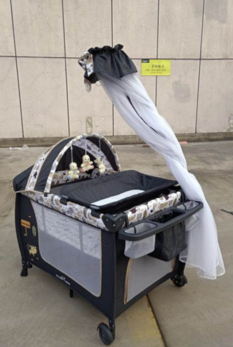 Cot With Reversible Napper Changer And Mosquito Net